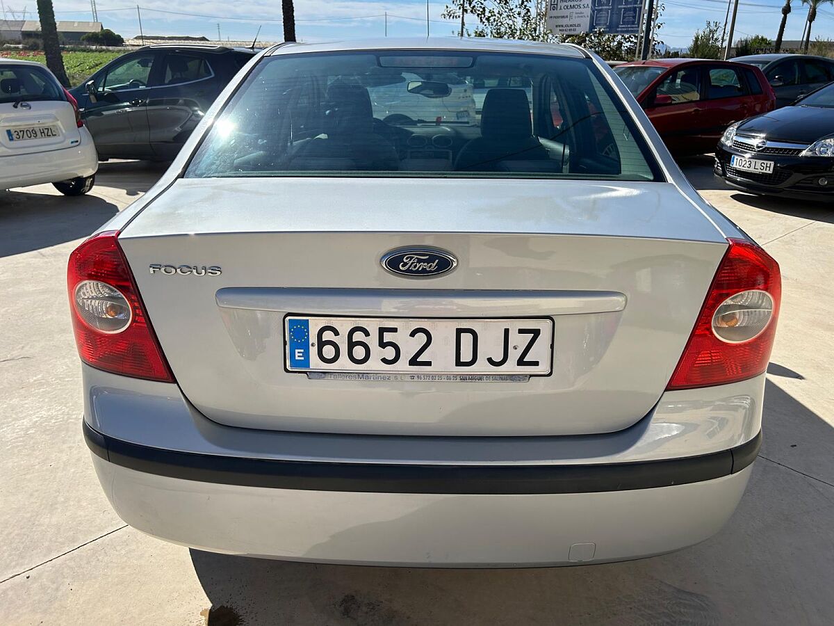 FORD FOCUS TREND 1.6 AUTO SALOON SPANISH LHD IN SPAIN 83000 MILES SUPER 2005